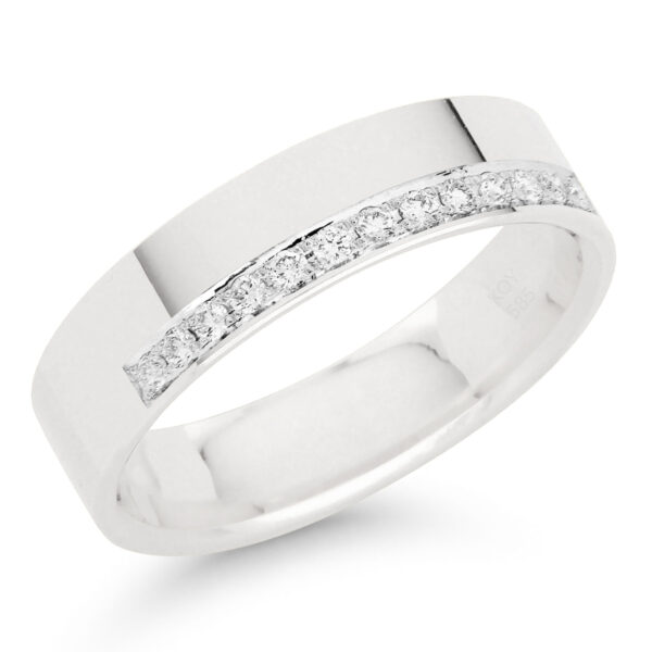 Flakkasormus valkokultaa timanttirivi reunassa