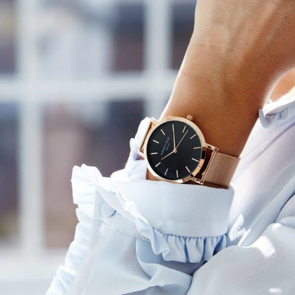 Rosefield Tribeca punakulta mustalla taululla