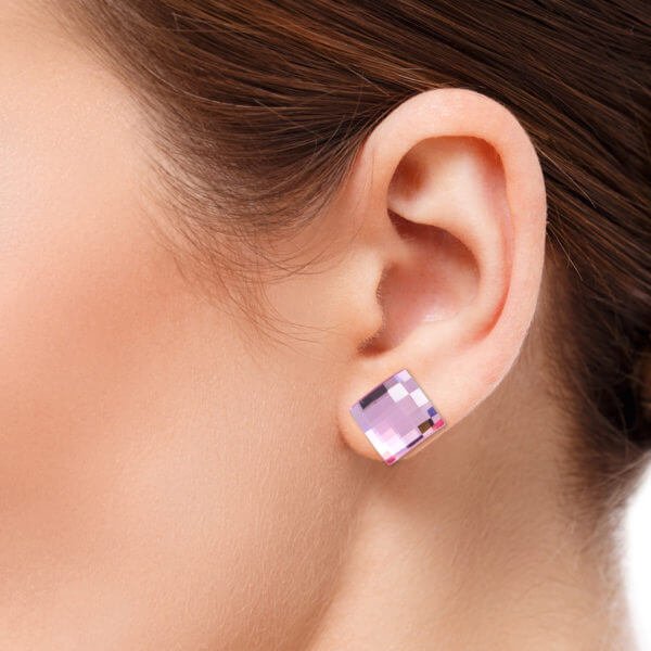 pinkit swarovskin kristallit korvassa