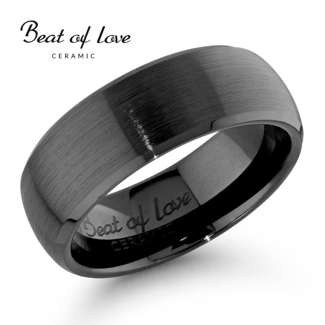 Beat of Love musta keraaminen 7mm sormus harjattu keskusta ja kiiltävät viistereunat