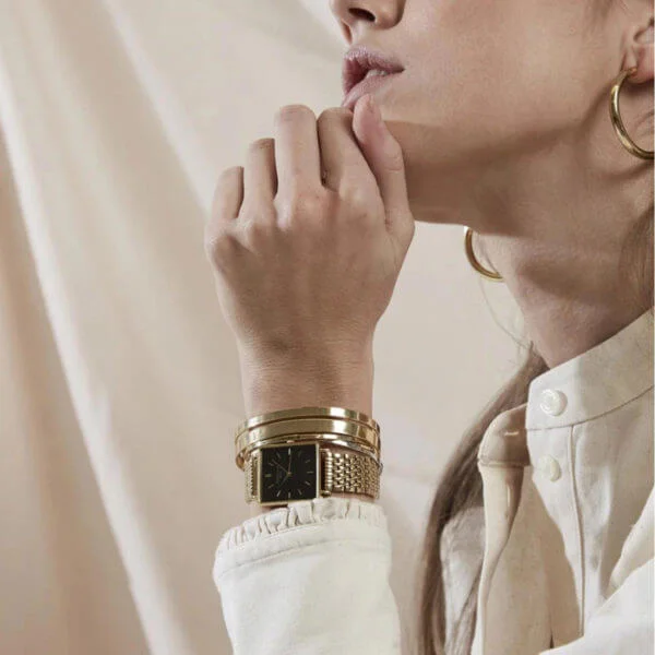 Rosefield - The Boxy - keltakulta teräs ranneke, musta kellotaulu-224835