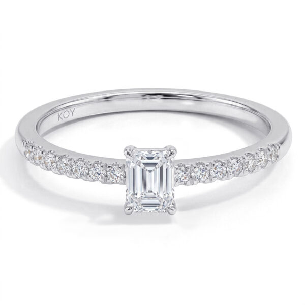 Vihkisormus smaragdihiontaisella labratimantilla ja sivutimanteilla 14k valkokultaa