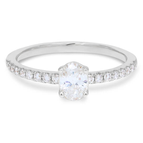 Ovaali laboratoriotimanttisormus sivutimanteilla yht. 0.50ct