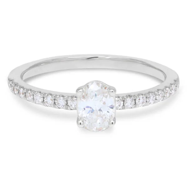 Ovaali laboratoriotimanttisormus sivutimanteilla yht. 0.50ct