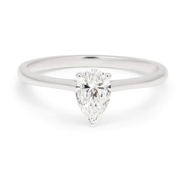 Laboratoriotimanttisormus pisaralla timantilla valkokultaa