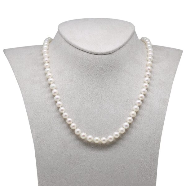 Valkoinen helminauha hopealukolla 3A 6mm 45cm