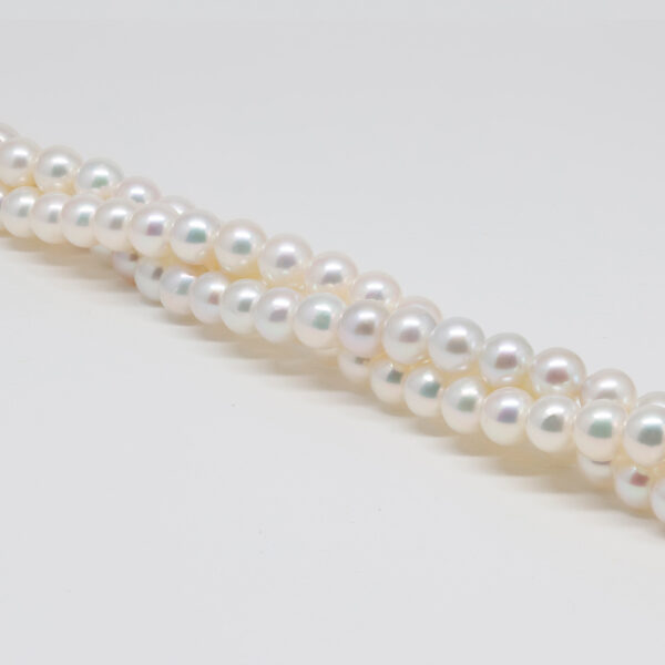 punomaton valkoinen helminauha 5-5,5mm