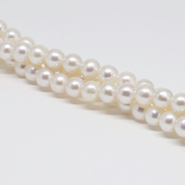 punomaton valkoinen helminauha 7-7,5mm